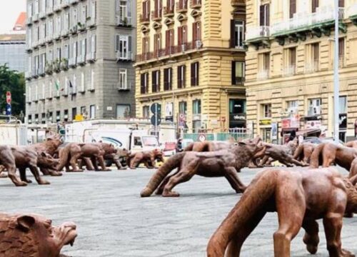 Lupi a Piazza Municipio per il Natale 2019 a Napoli