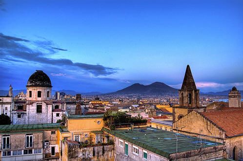 Napoli, il “culto” del camino in città