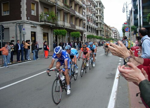 Napoli, le strade chiuse al traffico per il Giro d’Italia