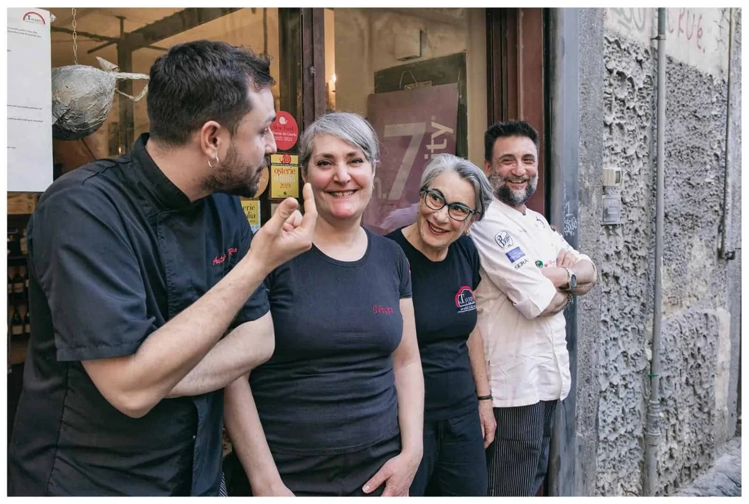 Taverna Santa Chiara a Napoli: la Taverna Santa Chiara, nei pressi della Basilica